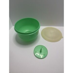 Tupperware Crisp-It Lettuce Keeper 679 Jadeite Green W/ 680 Lid And Spike 681